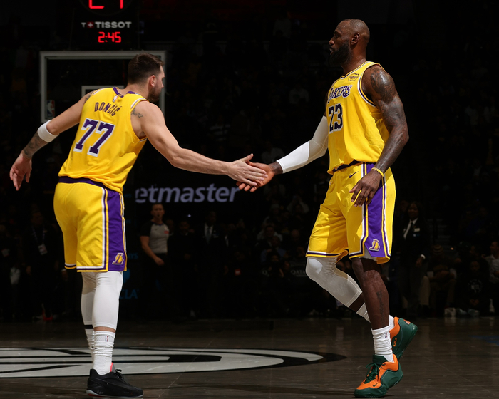 世界杯比赛直播地址-东契奇和里夫斯的出色表现，詹姆斯如何评价？湖人重返前三在变强|掘金|NBA常规赛|奥斯汀·里夫斯|卢卡-东契奇|洛杉矶湖人队_新浪体育_新浪新闻